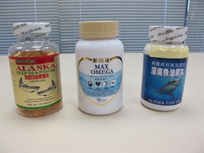 其中三款附有怀疑虚假商品说明的鱼油丸。 (相片2)