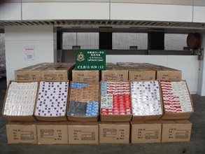 海关今日（六月二十七日）在落马洲管制站捡获一批约105万支未完税香烟。
