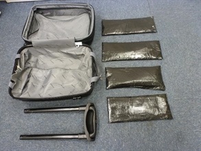 Hong Kong Customs seized about 3.2 kilograms of suspected cocaine at Hong Kong International Airport on May 28. Photo shows the suspected cocaine seized by Customs.