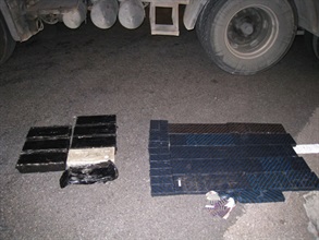 Hong Kong Customs foiled a smuggling attempt involving silver slabs and random access memories (RAMs) onboard a departing container truck at Man Kam To Control Point on October 14 (Tuesday). The total seizure, including the tractor, was worth about $1.2 million.