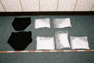 海关毒品调查科人员今日（十二月五日）在粉岭进行扫毒行动，中检获1.5公斤氯胺酮，零售价约值192,000元。