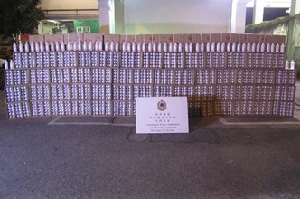 香港海关昨日（十二月十六日）在文锦渡管制站截查一辆报称载有酒精消毒液的入境货柜车，在车上发现约二万六千支乙醇，估计市值约二百万元。