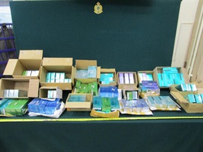 Hong Kong Customs has mounted a special operation codenamed "Tidal Wave", focusing on illicit heat-not-burn (HNB) products smuggled into Hong Kong, at the airport, seaport, land boundary and railway control points since January 1 this year. Until yesterday (April 14), Customs detected a total of 225 cases, arrested 195 persons and seized about 1.26 million suspected illicit HNB products with an estimated market value of about $3.6 million and a duty potential of about $2.4 million. Photo shows some of the suspected illicit HNB products seized.