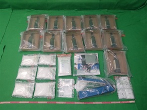 香港海关五月一日及昨日（五月七日）在香港国际机场及荃湾检获一批共约十一点八公斤怀疑毒品，以及一批毒品包装工具，估计市值约一千零二十万元。