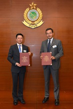 The Assistant Commissioner of Customs and Excise (Excise and Strategic Support), Mr Jimmy Tam (left), and the Head of Trade Section, European Union Office to Hong Kong and Macao, Mr Alessandro Paolicchi, exchange the Mutual Recognition Arrangement Work Plan at the Hong Kong Authorized Economic Operator certificate presentation ceremony today (January 13).