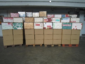 Hong Kong Customs yesterday (March 3) seized about 2.2 million suspected illicit cigarettes with an estimated market value of about $5.9 million and a duty potential of about $4.2 million at Man Kam To Control Point. Photo shows some of the suspected illicit cigarettes seized.
