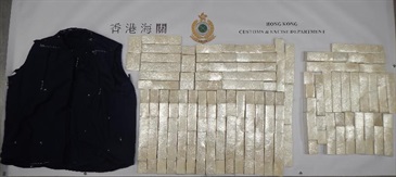 香港海关今日（三月二十五日）在香港国际机场检获约二十五公斤怀疑象牙制品，估计市值约五十一万四千元。