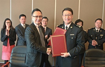 Mr Cheung (left) and Mr Sun (right) at the signing ceremony.