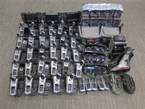 Hong Kong Customs yesterday (July 11) seized 53 suspected smuggled auto parts and 672 suspected smuggled electric guitar strings with an estimated market value of about $220,000 at Shenzhen Bay Control Point and in Yuen Long.