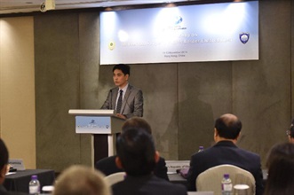 Hong Kong Customs and Japan Customs co-hosted the Asia-Pacific Economic Cooperation (APEC) Workshop on Intellectual Property Rights Border Enforcement from November 11 to 13 in Hong Kong. Photo shows the Head of the Intellectual Property Investigation Bureau of Hong Kong Customs, Mr Lee Hon-wah, delivering welcome remarks at the Workshop.