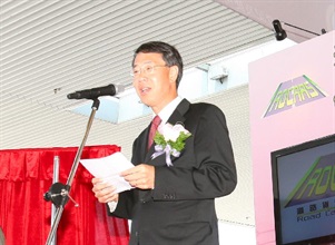 The Commissioner of Customs and Excise, Mr Richard Yuen, speaks at the launching ceremony of the Road Cargo System (ROCARS).