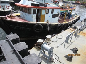 香港海關在長洲水域截查走私香港漁船及檢獲一批私煙。