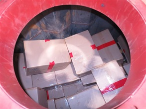 Hong Kong Customs seized about 1.6 million suspected illicit cigarettes with an estimated market value of about $4.4 million and a duty potential of about $3.1 million at Lok Ma Chau Control Point on December 18. Photo shows the suspected illicit cigarettes concealed in a water tank.