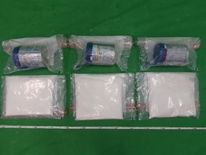 香港海关昨日（十二月三十日）在香港国际机场检获约三公斤怀疑可卡因，估计市值约三百一十万元。