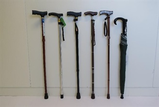 香港海关今日（二月十四日）公布过去两星期就手杖及手杖伞进行巡查行动，发现五款怀疑不安全的手杖及一款怀疑不安全的手杖伞。