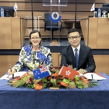 The Commissioner of Customs and Excise, Mr Hermes Tang, signed a Mutual Recognition Arrangement with the Acting Comptroller of the New Zealand Customs Service, Ms Christine Stevenson, during the 132nd Council Session of the World Customs Organization (WCO) in Brussels, Belgium, yesterday (June 28, Brussels time). Photo shows Mr Tang (right) and Ms Stevenson (left) signing the arrangement.