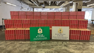 Hong Kong Customs yesterday (September 28) seized about 4.5 million suspected illicit cigarettes with an estimated market value of about $12 million and a duty potential of about $8.6 million at the Kwai Chung Customhouse Cargo Examination Compound. Photo shows the suspected illicit cigarettes seized.