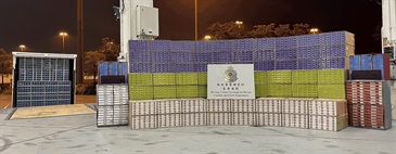 Hong Kong Customs yesterday (November 17) raided four suspected illicit cigarette storage centres and one vehicle suspected of distributing illicit cigarettes in New Territories West and New Territories North. A total of about 20 million suspected illicit cigarettes, with an estimated market value of about $54 million and a duty potential of about $38 million, were seized. Photo shows some of the suspected illicit cigarettes seized.