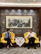 The Commissioner of Customs and Excise, Ms Louise Ho , began her two-day visit to Hunan Province today (June 13). Photo shows Ms Ho (left) calling on the Executive Vice Governor of Hunan Province, Mr Li Dianxun (right), in Changsha.