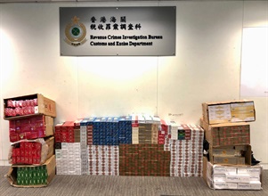 Hong Kong Customs yesterday (June 14) raided a suspected illicit cigarette storage centre in Mong Kok and seized about 190 000 suspected illicit cigarettes with an estimated market value of about $700,000 and a duty potential of about $480,000. Photo shows some of the suspected illicit cigarettes seized.