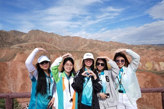 「Customs YES」團員於七月十三日參觀丹霞國家地質公園，欣賞國家自然地貌。
