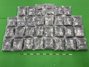 Hong Kong Customs on August 22 and yesterday (August 23) detected two dangerous drugs cases at Hong Kong International Airport and Ma On Shan and seized a total of about 30 kilograms of suspected cannabis buds and about 1.2kg of suspected cocaine, with a total estimated market value of about $8.14 million. Photo shows the suspected cannabis buds seized in the first case.