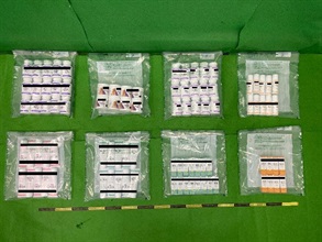 香港海關四月十五日在香港國際機場檢獲約十二公斤懷疑含四氫大麻酚或大麻酚的產品，估計市值約兩萬元。圖示檢獲的懷疑含四氫大麻酚或大麻酚產品。