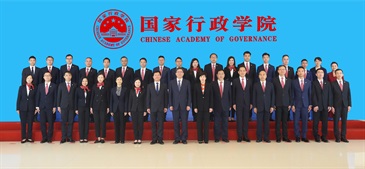 The Commissioner of Customs and Excise, Ms Louise Ho, today (October 13) attended the opening ceremony of the National Studies Course for Middle and Senior Managers of the Customs and Excise Department at the National Academy of Governance in Beijing. Photo shows Ms Ho (front row, eighth right), Vice President of the National Academy of Governance Mr Gong Weibin (front row, ninth left), and representatives of the Academy and the course participants.