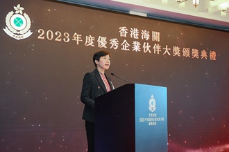 Hong Kong Customs today (October 26) held an award presentation ceremony of the Elite Enterprise Partnership Award 2023 at the Customs Headquarters Building. Photo shows the Commissioner of Customs and Excise, Ms Louise Ho, delivering a speech at the ceremony.