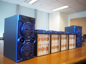 Hong Kong Customs yesterday (November 22) raided a suspected illicit cigarette storage centre in Tsuen Wan and seized about 850,000 suspected illicit cigarettes with an estimated market value of about $3.2 million and a duty potential of about $2.1 million. Photo shows audio speakers with internal structures hollowed out for storing illicit cigarettes.
