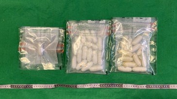Hong Kong Customs yesterday (December 18) detected a dangerous drugs internal concealment case involving a passenger at Hong Kong International Airport and seized about 550 grams of suspected cocaine with an estimated market value of about $600,000. Photo shows the suspected cocaine seized.