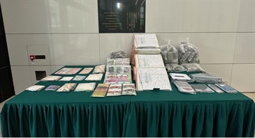 Hong Kong Customs on March 11 and yesterday (March 12) conducted an anti-narcotics operation in Yuen Long and seized about 9.2 kilograms of suspected cannabis buds, about 3kg of suspected cannabis resin, about 2.3kg of suspected methamphetamine, about 480 grams of suspected ketamine and about 3kg of assorted drugs with a total estimated market value of about $8.3 million. Photo shows the suspected drugs seized.