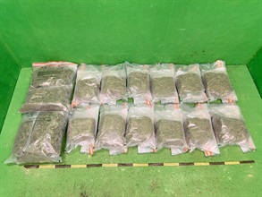 香港海關昨日（三月十四日）在香港國際機場偵破一宗行李藏毒的販毒案件，檢獲約八點二公斤懷疑大麻花，估計市值約一百七十萬元。圖示檢獲的懷疑大麻花。