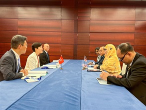 The Commissioner of Customs and Excise, Ms Louise Ho, today (May 8) led a Hong Kong Customs delegation to attend the 6th WCO Global AEO Conference. Photo shows Ms Ho (second left) in a bilateral meeting with the Director General of the Royal Malaysian Customs Department, Ms Dato' Anis Rizana Mohd Zainudin (second right), and her delegation.