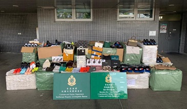 香港海关三月九日在深圳湾管制站检获约一万八千件怀疑冒牌物品，估计市值约一百万元。