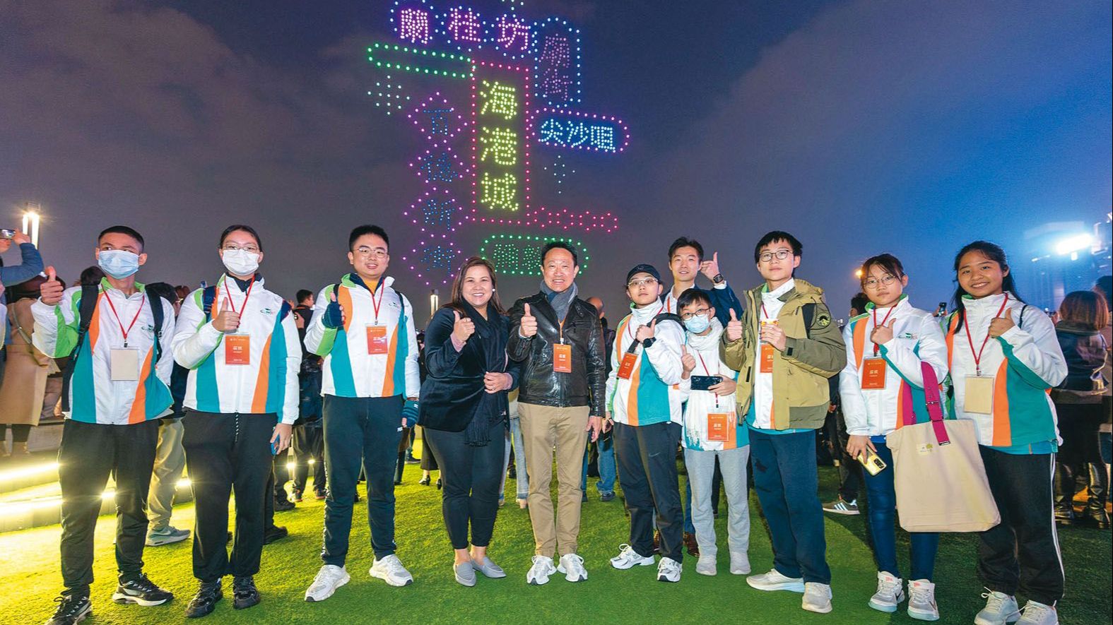 「繽紛香港」燈光秀照亮夜空