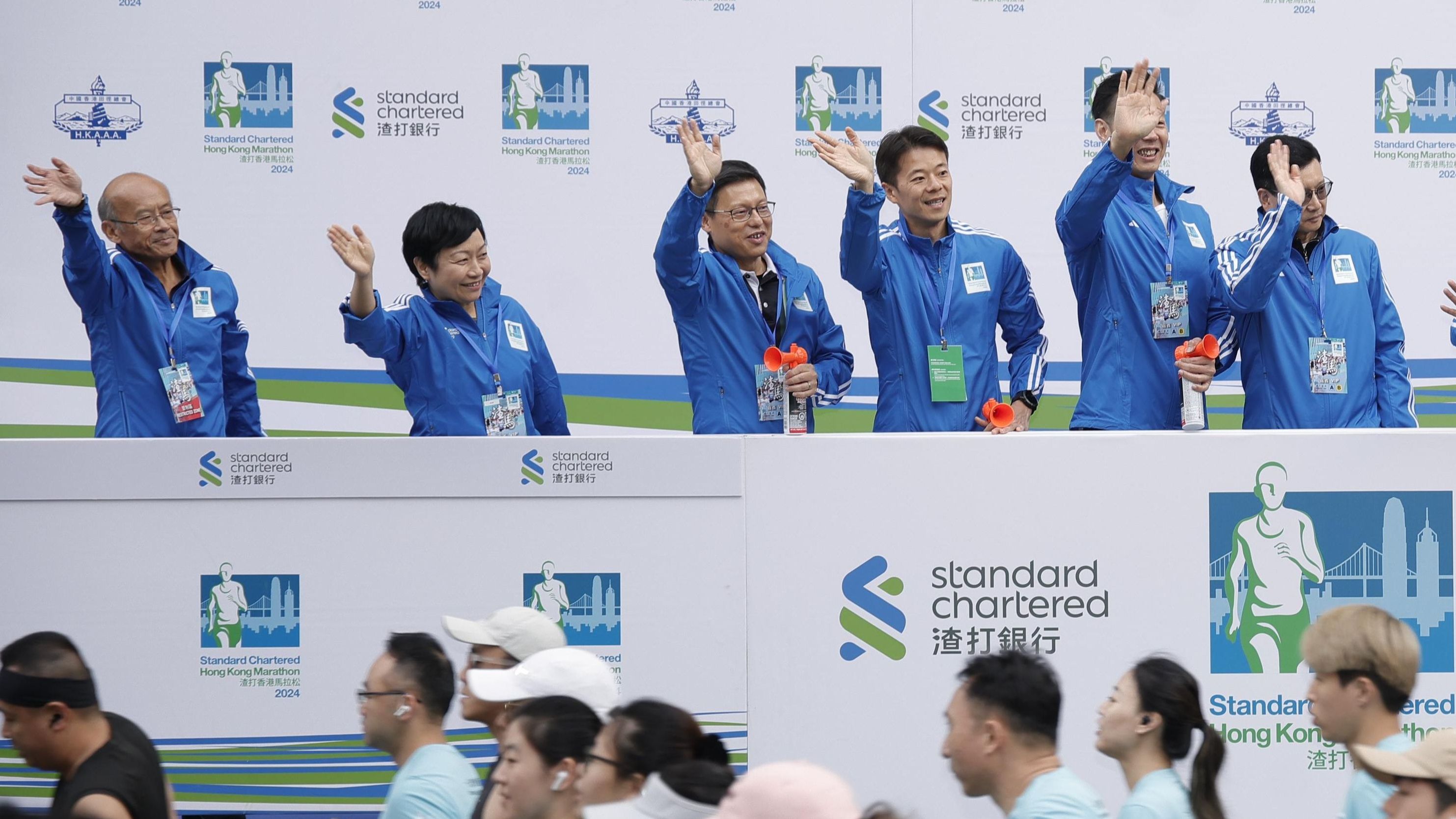 海關義工全力支援渣打香港馬拉松2024