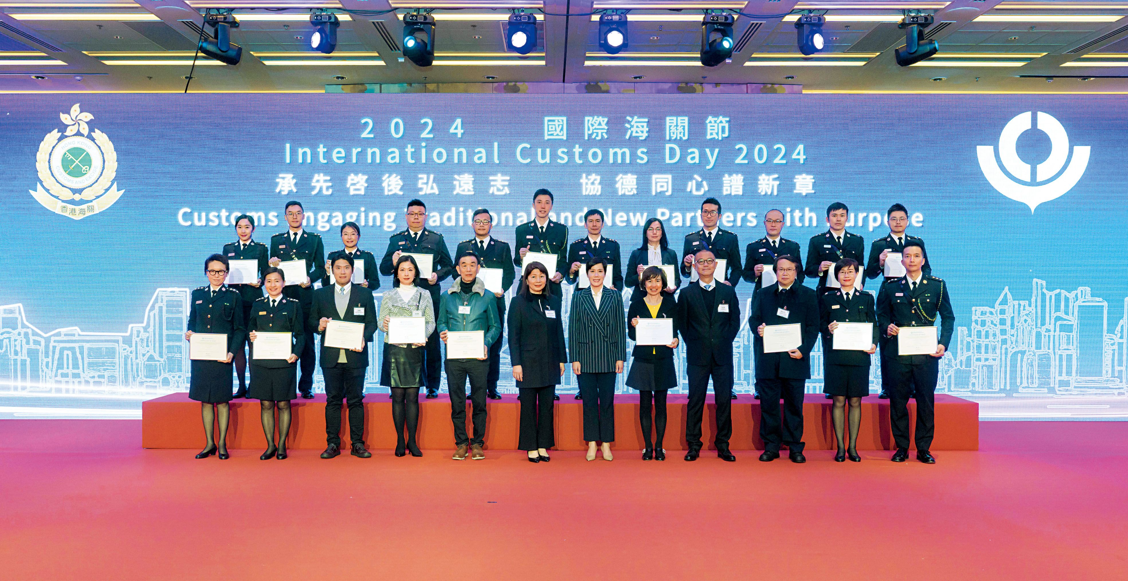 Photo 3 -CoM Group Photo.jpg