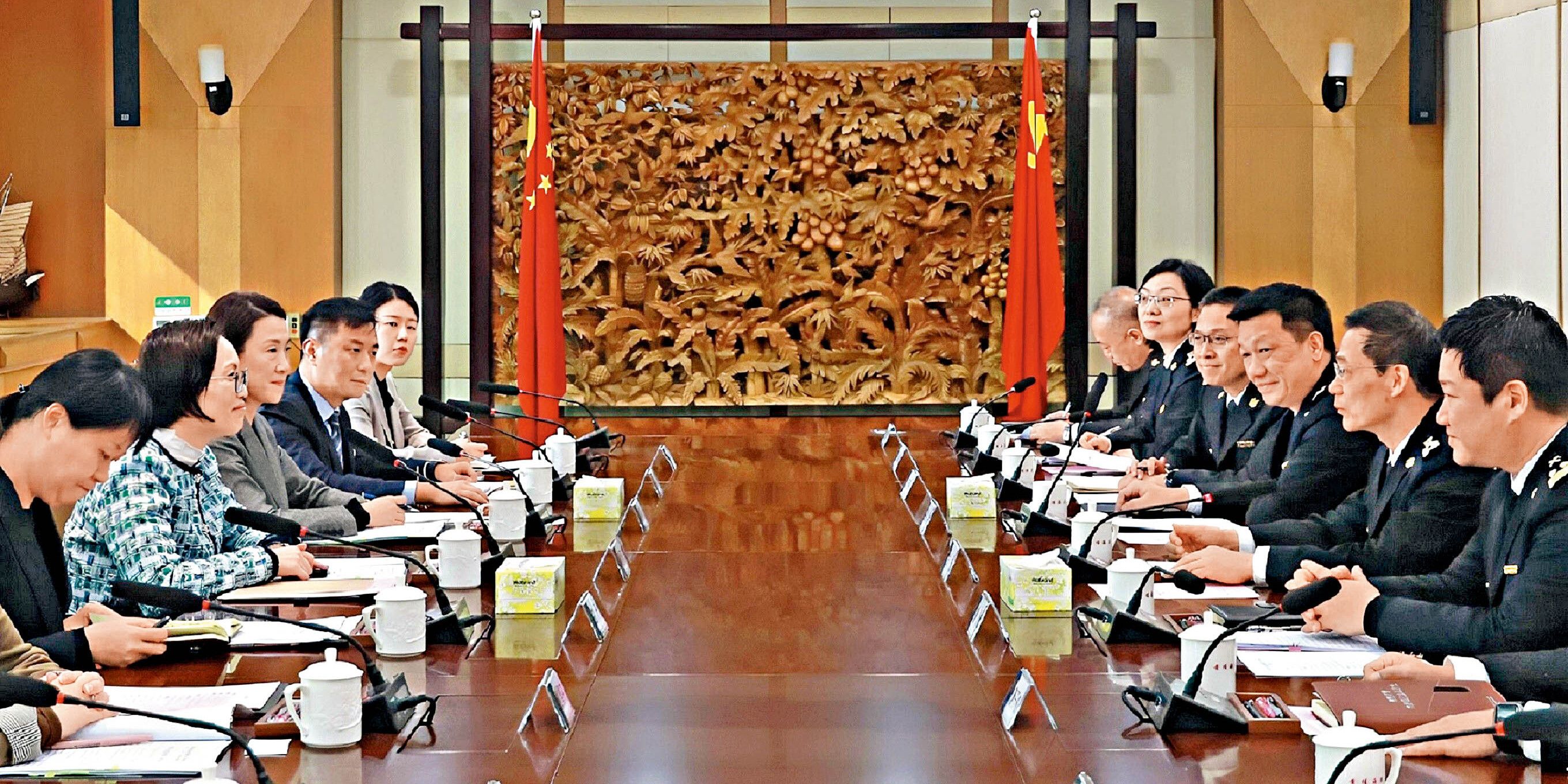 Promoting Development of "Hong Kong International Airport Dongguan Logistics Park" with Huangpu Customs