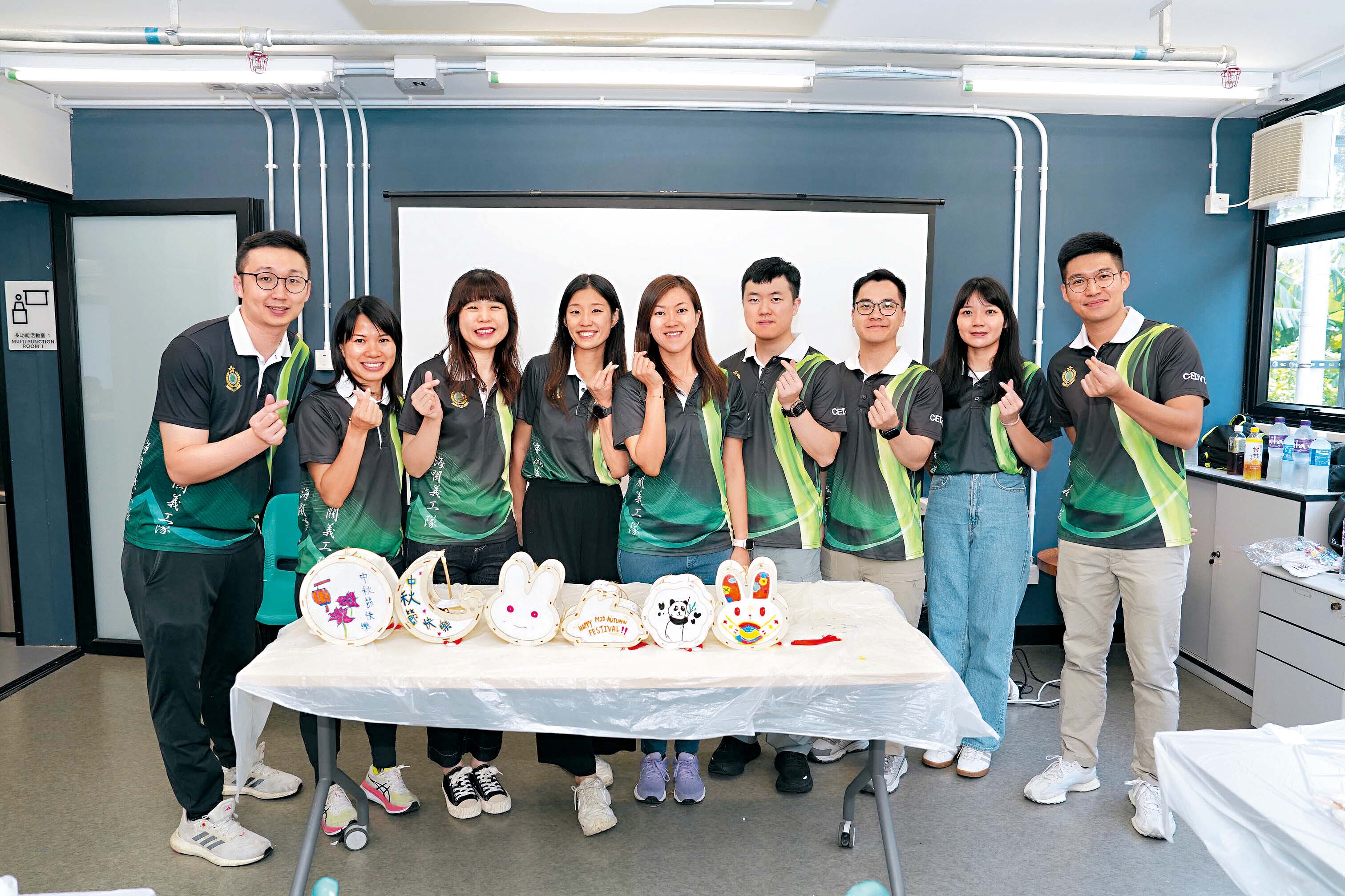 「海關義工．中秋獻關懷」