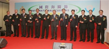 PhotoSecretary for Security, Mr Ambrose Lee (sixth right); Secretary for Economic Development and Labour, Mr Stephen Ip (sixth left); and Commissioner of Customs and Excise, Mr Timothy Tong (fifth left), today (January 26) officiated at International Customs Day reception. (From left): Assistant Commissioner (Boundary and Ports), Mr Chow Kwong; Deputy Commissioner, Mr Lawrence Wong; Convenor of the Non-official Members of the Executive Council, the Honourable Leung Chun-ying; Director-General of Macao Customs Service, Mr Choi Lai Hang; Commissioner Tong; Secretary for Economic Development and Labour, Mr Stephen Ip; Secretary for Security, Mr Ambrose Lee; Vice Minister of General Administration of Customs and Director General of Guangdong Sub-Administration of People's Republic of China, Mr Liu Wen-jie; the Commissioner of the Ministry of Foreign Affairs of the People's Republic of China