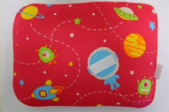 Hong Kong Customs today (August 10) announced the results of safety tests on baby pillows, in which one model of baby pillow was found to contain a plasticiser exceeding the limit stipulated in the Toys and Children's Products Safety Ordinance and its subsidiary legislation by 4.3 times. Photo shows the suspected unsafe baby pillow.