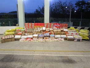 Hong Kong Customs yesterday (August 27) seized a batch of suspected smuggled goods including electronic goods, food stuff and disinfection products with an estimated market value of about $1.8 million at Man Kam To Control Point.