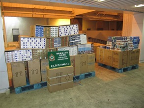 Customs officers last night (August 20) intercepted an unladen cross-boundary container truck at Lok Ma Chau Control Point and found about 1.2 million sticks of duty-not-paid cigarettes.