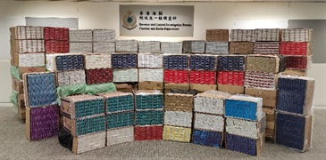 Hong Kong Customs yesterday (September 16) seized about 1.88 million suspected illicit cigarettes with an estimated market value of about $5.17 million and a duty potential of about $3.58 million in Yuen Long. Photo shows the suspected illicit cigarettes seized.