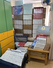 Hong Kong Customs today (September 18) seized about 270 000 suspected illicit cigarettes with an estimated market value of about $740,000 and a duty potential of about $510,000 in Wong Tai Sin. Photo shows the suspected illicit cigarettes seized.