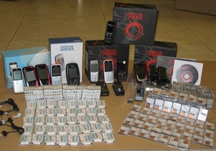 Customs officers neutralised a counterfeit mobile phone and accessories syndicate last night (August 27), leading to the seizure of 5,500 counterfeit mobile phones and accessories, including 600 mobile phones, 600 chargers, 4,100 batteries, 100 phones shells and 100 pairs of earphones, worth about $450,000.