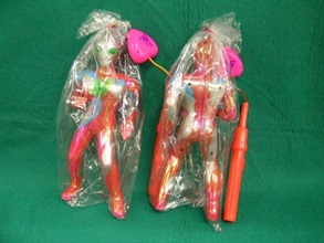The battery-operated lanterns are contained in elastic plastic bags of thickness less than 0.03810mm stipulated in the standard, posing suffocation hazard to children.<br />Other problems are related to the lack of marking of correct battery polarity and voltage; instructions on safe battery usage; and name and address of local manufacturers, importers or suppliers.