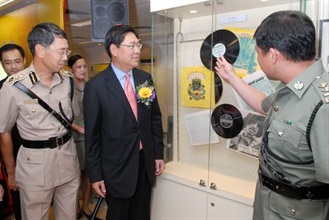 The Secretary for Commerce and Economic Development, Mr Frederick Ma (second right), is briefed on the evolution of IPR-infringement crime and the enforcement work of Hong Kong Customs after opening the IPR Enforcement Museum today (October 30).<br />He is accompanied by Commissioner of Customs and Excise, Mr Richard Yuen (first left).