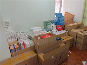 A large batch of cigarettes seized in a residential flat. (Photo 1)